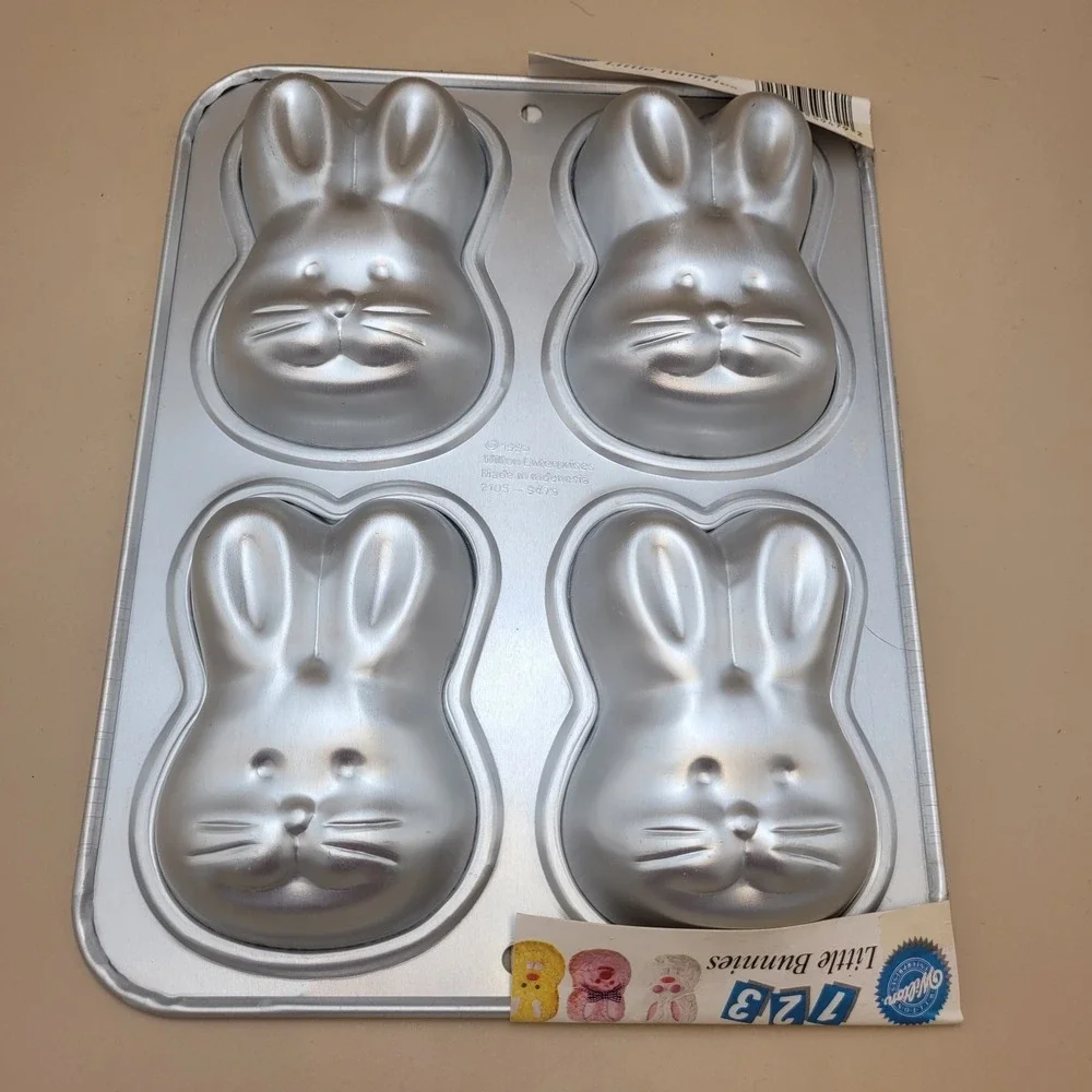 Vintage 1995 Wilton Little Bunnies Rabbit Head Mold Easter Aluminum Cake Pan NEW